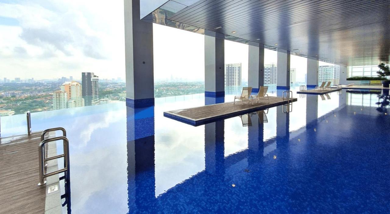 The Azure Residences Kampong Baharu Sungai Way Exterior photo