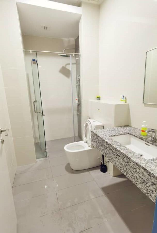 The Azure Residences Kampong Baharu Sungai Way Exterior photo